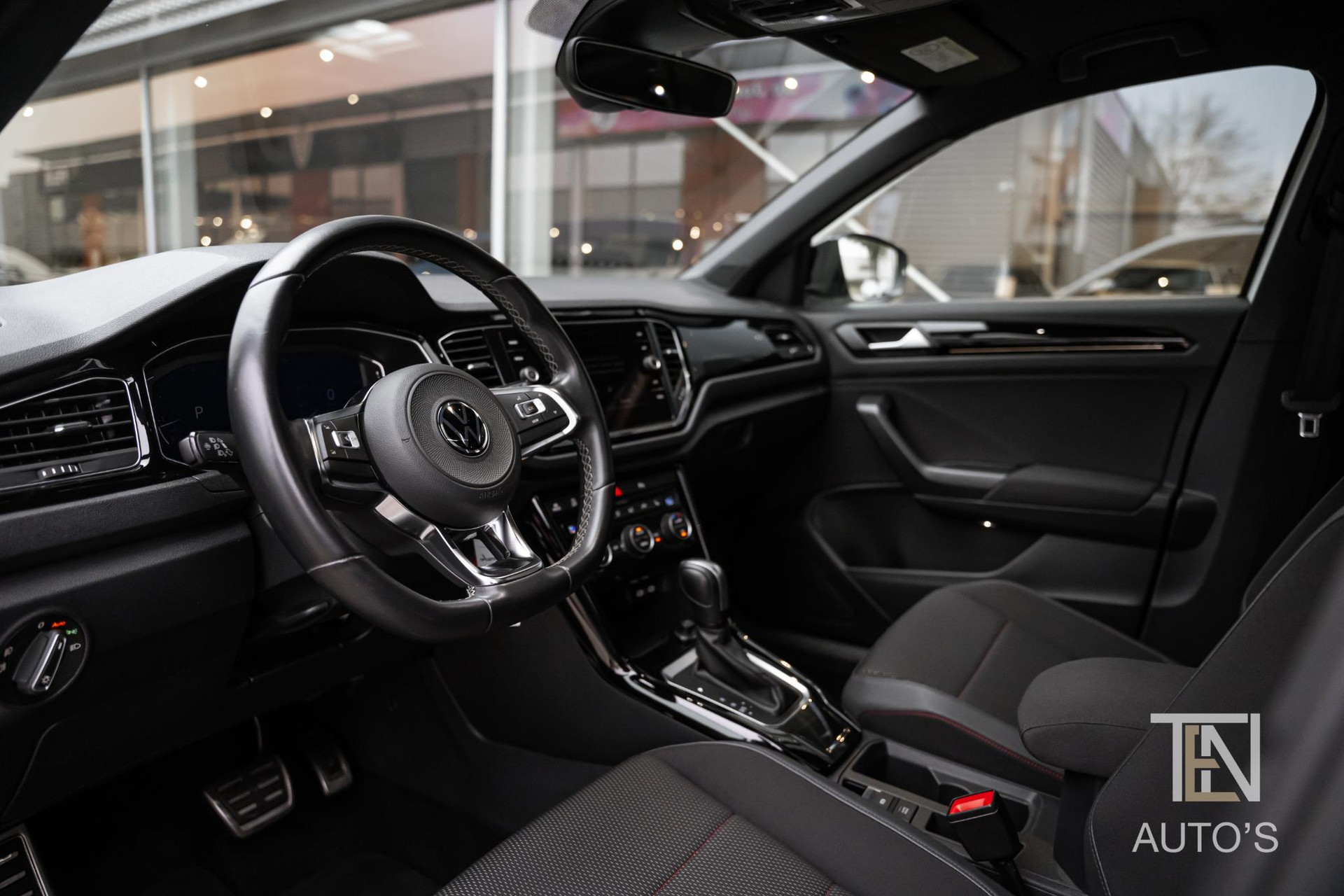 41074154-12.jpg