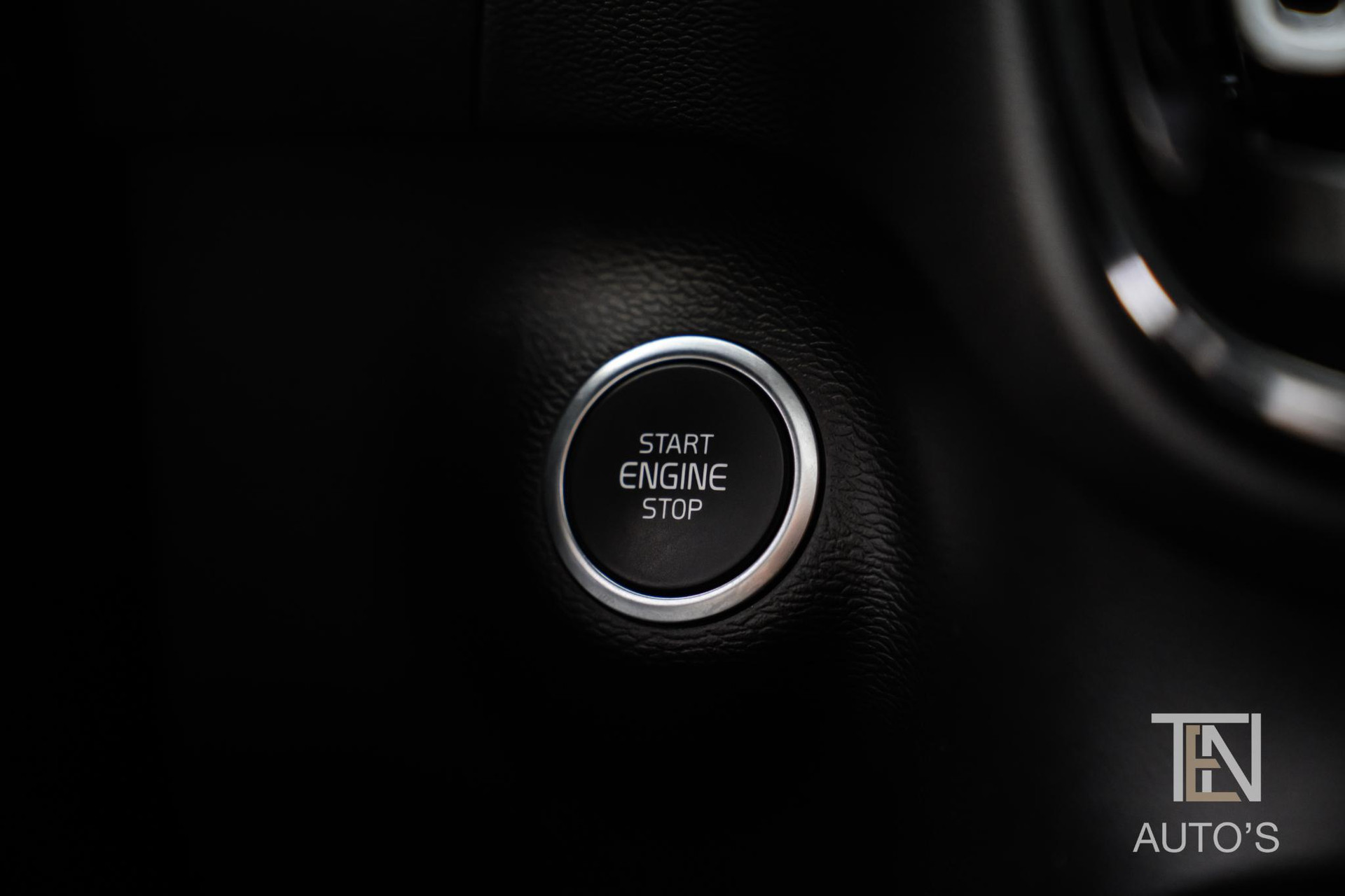 43527110-7.jpg
